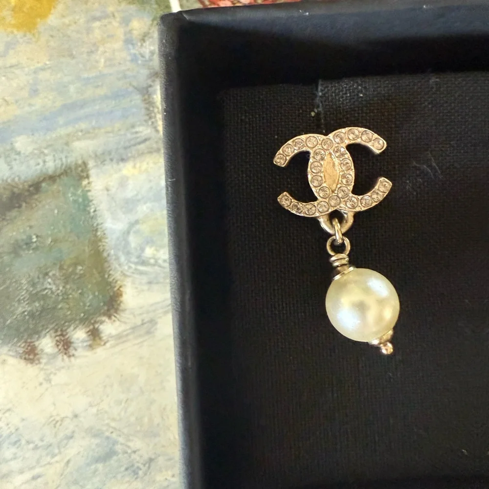 Chanel CC Crystal Pearl Earrings - Picture 5 of 8